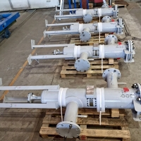 Supply of self-cleaning filters for mechanical cleaning to an oil refinery